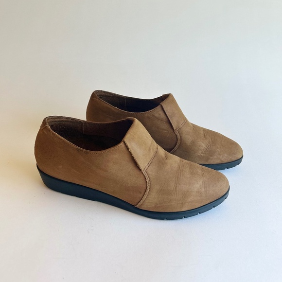Clark’s Tan Genuine Leather Rubber Outsole Loafers size 9 - Picture 1 of 15